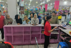 Jelang Tahun Ajaran Baru, Toko Alat Tulis di Kota Batu Diserbu Pembeli Perlengkapan MPLS