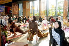 Grand Mercure Malang Mirama dan Het Yoga Studio Rayakan Hari Batik dengan Latihan Yoga Berbusana Batik 