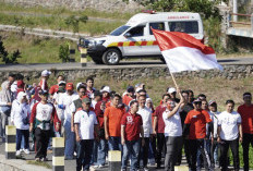 Gerak Jalan Sehat Pemkot Batu Diwarnai Aksi Peduli NTT dan Berburu Sampah di Rute