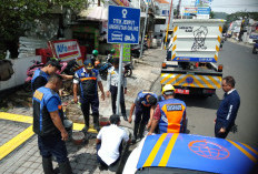 Dishub Pasang Rambu Titik Jemput Ojol di sekitar Pasar Among Tani