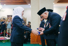 Khofifah Lantik Enam Pejabat Pemprov Jatim, Kadis ESDM Berganti dan Transformasi Digital Dipercepat
