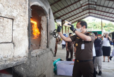 Wujudkan Kepastian Hukum, Kejari Batu Musnahkan Barang Bukti 28 Perkara di TPA Tlekung
