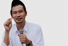 Gus Baha: Berhenti Mengejar Dunia, Biarkan Dunia Mengejarmu