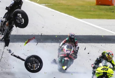 Kecelakaan Johann Zarco di MotoGP Bikin Merinding, Kaki Masuk ke Sela Roda Saat Crash