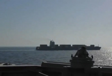 Kapal Perusak Angkatan Laut AS Tembaki dan Tahan Kapal Kargo Iran di Laut Arab