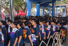 1.300 Suporter SMAN 3 Malang Bikin GOR Ken Arok Bergemuruh di Honda DBL
