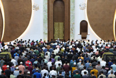 Salut! Ribuan Jemaah Padati Tarawih Perdana di Masjid Negara IKN