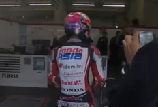 Veda Ega Pratama Disambut Heboh di Italia, Fans Negeri Valentino Rossi Sampai Berebut Foto