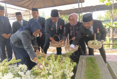 Nurochman Pimpin Ziarah ke Makam Imam Kabul dan Eddy Rumpoko, Kenang Jasa Pendahulu