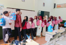 HUT RI ke-81 MAN Kota Batu Meriah, Siswa Bawa Sangkar Burung hingga Galon sebagai Tas