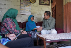 Cak Nur Sapa Warga Tulungrejo, Penyandang Disabilitas dan Lansia Terima Bantuan