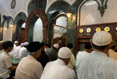 Tarawih Keempat Ramadan, Masjid Agung Jami’ Malang Dipadati Jemaah Luar Kota