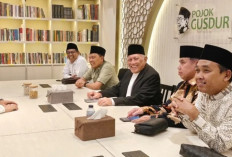 Hari Pertama Ngantor di PBNU, Gus Kikin Kunjungi Pojok Gus Dur dan Bicara Pengurus Baru 
