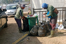 Tim DLH Kota Batu Bergerak Cepat Angkut Ber-Ton Ton Sampah PascaKonser Ndarboy Genk 