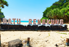 Hantaman Ombak Eksotis dan Kolam Alami Jadi Daya Tarik Utama Wisata Pantai Batu Bengkung Malang