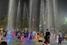 Sabtu Malam, Dry Fountain di Alun-Alun Merdeka Kota Malang Diserbu Anak-Anak 