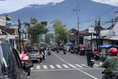 Awali Tahun 2026, Beberapa Warga Kota Batu Isi Pagi Pertama dengan Lari Pagi di Jl Brantas