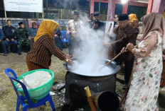Ratusan Warga Songgoriti Nyawiji dalam Tradisi 'Njenang Bareng' Sambut Bulan Suro