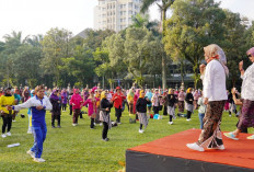 Ratusan Lansia Meriahkan Senam Bersama di UB, Program Lingkar Kampus Tuai Antusiasme