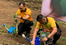 Kapolresta Malang Kota Dorong Pelestarian Mata Air, 200 Pohon Buah Ditanam di Sumber Juwet