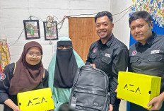 AZA dan Disway Grup Beri Bantuan Sepatu-Tas untuk Keluarga Mandala, Mendiang Korban Infeksi Sepatu Kekecilan