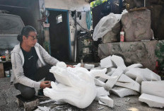 Agus Sujito, Seniman Bulukerto Kota Batu di Balik Patung Fiber Ikonik Destinasi Wisata 
