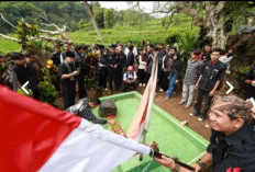 Haul ke-77 Tan Malaka di Kediri, Aksi Tabur Bunga Gaungkan Semangat Pemikiran Kritis