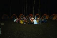 Sensasi Glamping Sejuk di Pujon, Tidur Beratap Pinus Berteman Gemericik Sungai